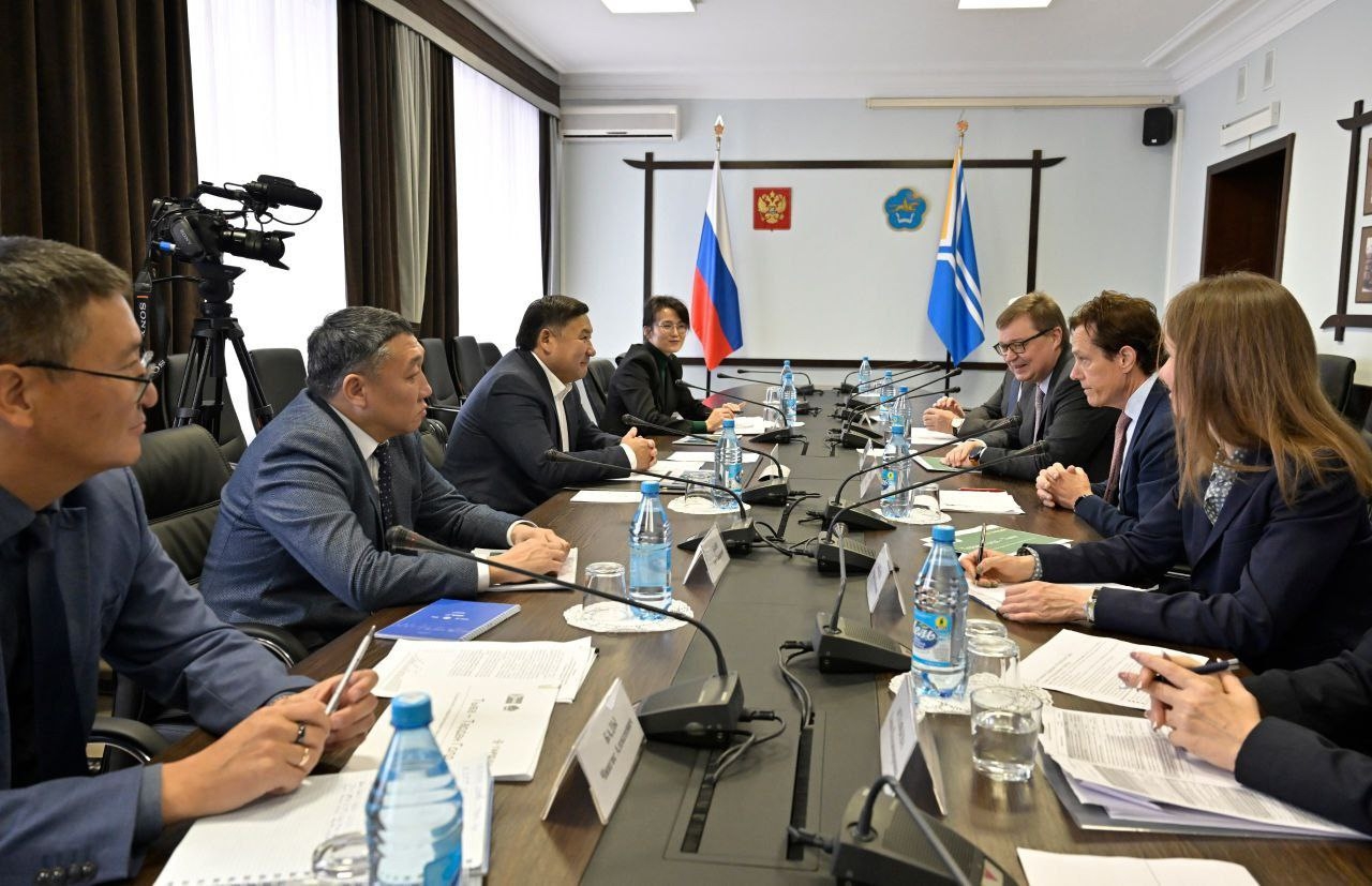 Звезда Голливуда может приехать на буддийский форум в Туве!