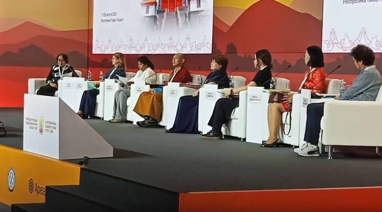 Прямо сейчас на площадке спорткомплекса «Субедей» проходит секция №1, посвящённая глубокому и многогранному миру буддийской архитектуры.